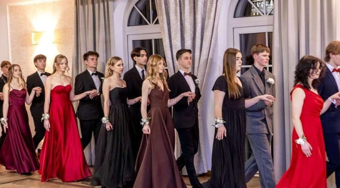 Studniówka I LO – ZDJĘCIA #1 – POLONEZ