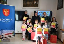 Bochnia. Nagrodzono laureatów konkursu pocztówkowego z okazji 773. rocznicy lokacji miasta