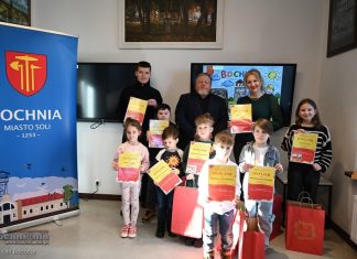 Bochnia. Nagrodzono laureatów konkursu pocztówkowego z okazji 773. rocznicy lokacji miasta