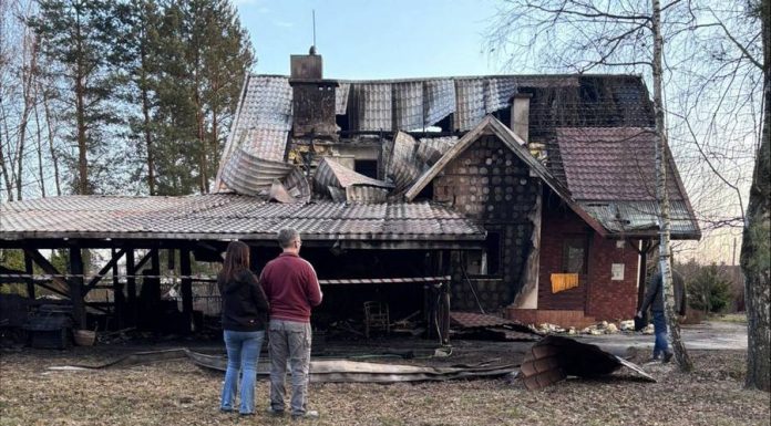 Uruchomiono zbiórkę dla rodziny poszkodowanej w pożarze domu w Mokrzyskach. Straty są ogromne – ZDJĘCIA
