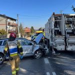 Mokrzyska. Osobówka uderzyła w śmieciarkę. Jedna osoba trafiła do szpitala