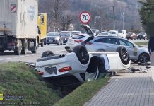 Czchów. Dachowanie samochodu na DK75. Jedna osoba ranna