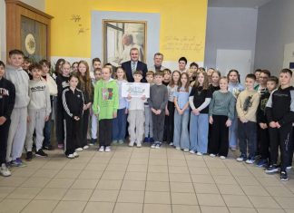 Gry VR trafiły do szkół w powiecie bocheńskim. Nowa technologia będzie uczyć bezpieczeństwa na drodze