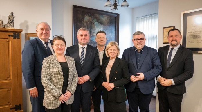 Wiceminister kultury z wizytą w powiecie bocheńskim. Rozmowy o dziedzictwie i promocji regionu