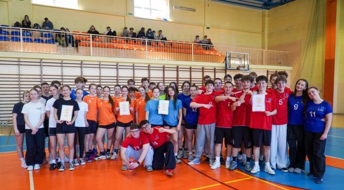 „Fala Rozsądku” – młodzi z 1 LO w Bochni uczą, jak bezpiecznie zachowywać się nad wodą