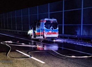 Pożar karetki na A4 koło Bochni. Zablokowana jezdnia w kierunku Krakowa