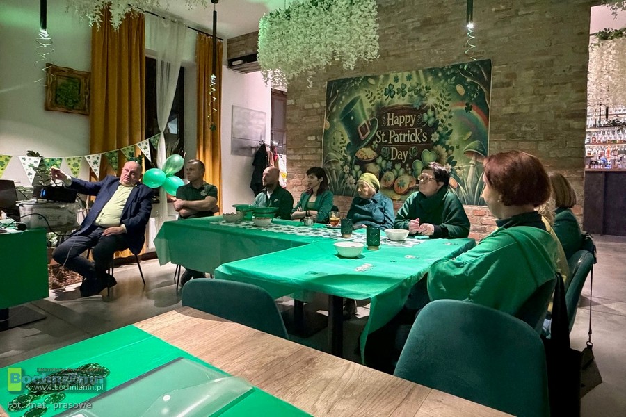 Dzień św. Patryka w Bochni. Język angielski i wspólna zabawa – ZDJĘCIA