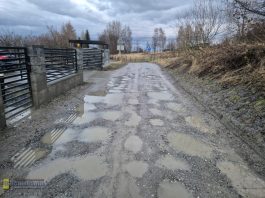 Bochnia. Mieszkańcy ul. Św. Urbana skarżą się na fatalny stan drogi. „Interweniujemy od lat” – ZDJĘCIA