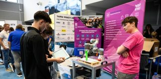 V Targi Pracy w „Mechaniku”. Spotkanie uczniów z pracodawcami – ZDJĘCIA