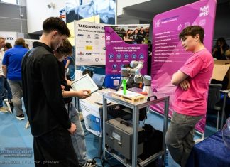 V Targi Pracy w „Mechaniku”. Spotkanie uczniów z pracodawcami – ZDJĘCIA