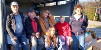 Ponad 33 tony makulatury dla dzieci z Kamerunu. Udana akcja przy kościele św. Pawła w Bochni – ZDJĘCIA