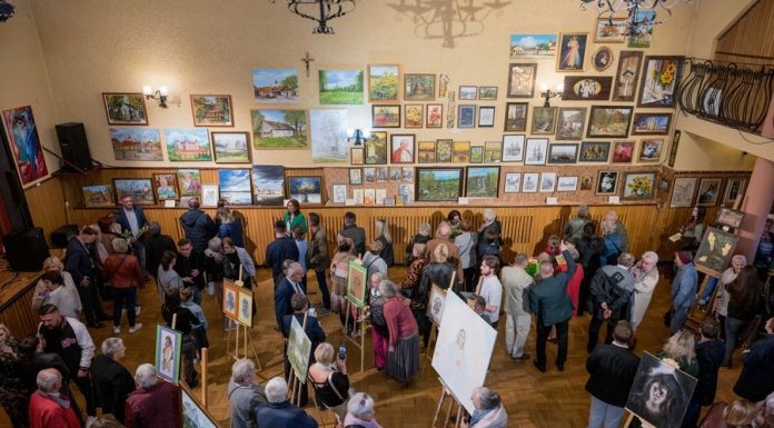 „Siedem wieków – jedno miejsce”. Wernisaż lipnickich artystów w GDK – ZDJĘCIA