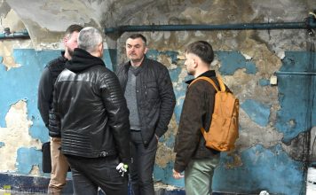 Bochnia. Radni na ul. Trudnej 1. Wizja lokalna potwierdziła zły stan techniczny budynku – ZDJĘCIA