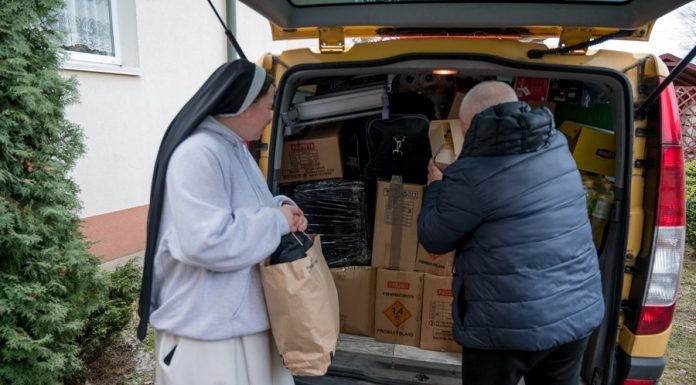 Pół tony pomocy z Bochni trafiło do Czortkowa. Wsparcie dla Polaków na Ukrainie – ZDJĘCIA