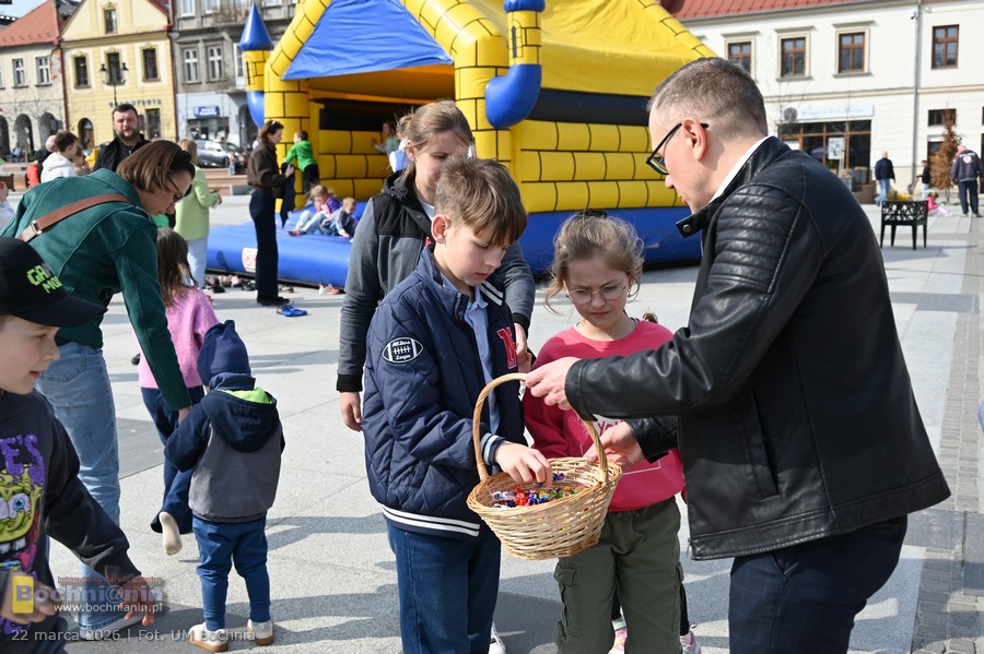 Wielkanocny kiermasz na Rynku w Bochni. Świąteczna atmosfera i liczne atrakcje – ZDJĘCIA