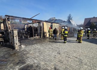 Pożar budynku gospodarczego w Królówce. W środku były maszyny rolnicze – ZDJĘCIA