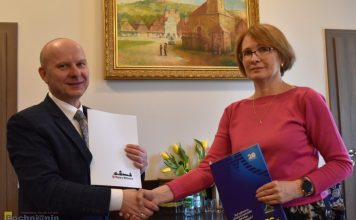 Duża modernizacja szkoły w Nowym Wiśniczu. Podpisano umowę na inwestycję za blisko 6 mln zł