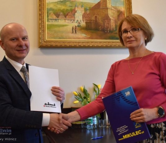 Duża modernizacja szkoły w Nowym Wiśniczu. Podpisano umowę na inwestycję za blisko 6 mln zł