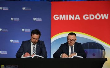 Historyczny moment dla Gdowa. Podpisano umowę na budowę linii kolejowej! – ZDJĘCIA