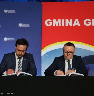 Historyczny moment dla Gdowa. Podpisano umowę na budowę linii kolejowej! – ZDJĘCIA