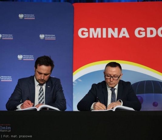 Historyczny moment dla Gdowa. Podpisano umowę na budowę linii kolejowej! – ZDJĘCIA