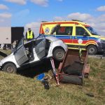 Wypadek w Niedzieliskach. Trzy osoby trafiły do szpitala, ruch wahadłowy na DW 768