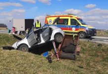 Wypadek w Niedzieliskach. Trzy osoby trafiły do szpitala, ruch wahadłowy na DW 768
