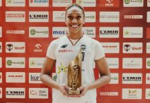 Sydney Taylor ze statuetką MVP sezonu zasadniczego OBLK