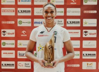 Sydney Taylor ze statuetką MVP sezonu zasadniczego OBLK