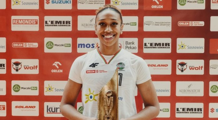 Sydney Taylor ze statuetką MVP sezonu zasadniczego OBLK
