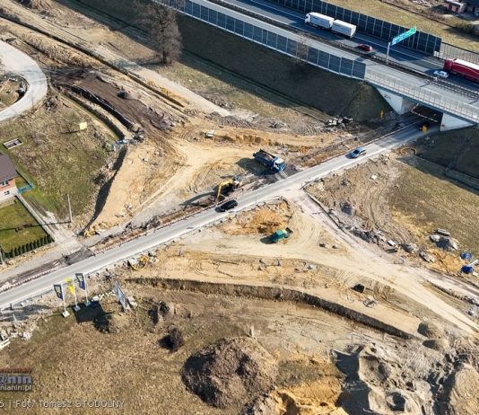 Utrudnienia w Proszówkach na DW 965. Ruszyła budowa skrzyżowania z łącznikiem A4 – ZDJĘCIA