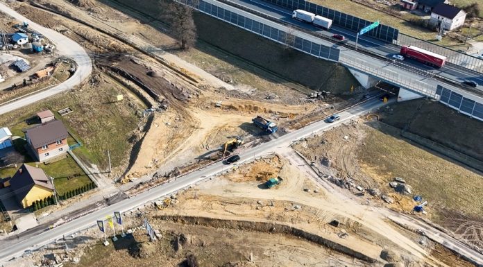 Utrudnienia w Proszówkach na DW 965. Ruszyła budowa skrzyżowania z łącznikiem A4 – ZDJĘCIA