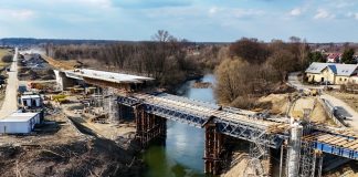 Trwa budowa mostu na Rabie w ramach północnej obwodnicy Bochni – ZDJĘCIA
