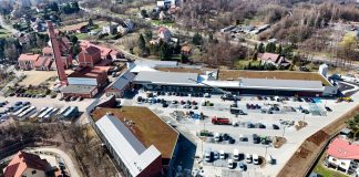 Zieleń na dachach S-Mall Park. Budowa centrum handlowego w Bochni na finiszu – ZDJĘCIA