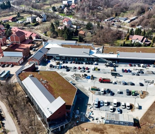 Zieleń na dachach S-Mall Park. Budowa centrum handlowego w Bochni na finiszu – ZDJĘCIA