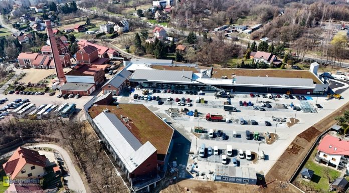 Zieleń na dachach S-Mall Park. Budowa centrum handlowego w Bochni na finiszu – ZDJĘCIA