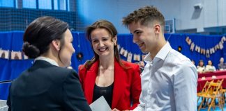 Bochnia. Listy gratulacyjne dla rodziców najlepszych uczniów ZS nr 1 – ZDJĘCIA