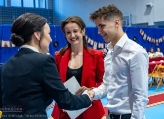 Bochnia. Listy gratulacyjne dla rodziców najlepszych uczniów ZS nr 1 – ZDJĘCIA