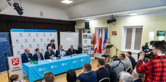 Podpisano umowę na rozbudowę wałów przeciwpowodziowych w Łapanowie – ZDJĘCIA