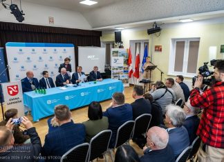 Podpisano umowę na rozbudowę wałów przeciwpowodziowych w Łapanowie – ZDJĘCIA