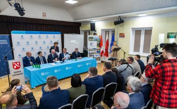 Podpisano umowę na rozbudowę wałów przeciwpowodziowych w Łapanowie – ZDJĘCIA