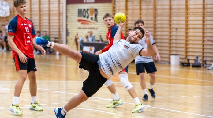 Piłka ręczna. MOSiR Bochnia wygrał ze Świtem Szaflary po emocjonującym meczu