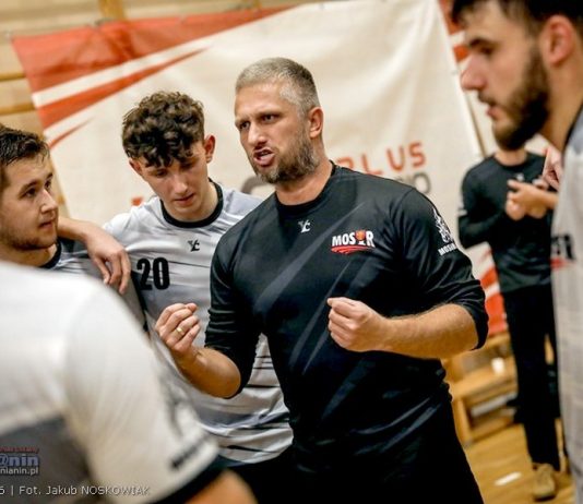 „Dobrze rokująca drużyna”. Trener Łukasz Gicala podsumował sezon II ligi piłki ręcznej w Bochni