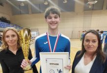 Piłka ręczna. MOSiR Bochnia z pucharem za mistrzostwo Małopolski młodzików