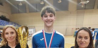 Piłka ręczna. MOSiR Bochnia z pucharem za mistrzostwo Małopolski młodzików