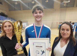 Piłka ręczna. MOSiR Bochnia z pucharem za mistrzostwo Małopolski młodzików