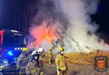 Duży pożar w Borku. Przez całą noc z ogniem walczyło ponad 50 strażaków – ZDJĘCIA