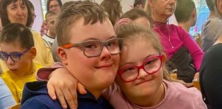 Kolorowe skarpetki, wielkie serca. Wyjątkowa akcja w SOSW – WIDEO