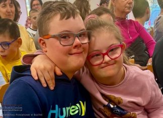 Kolorowe skarpetki, wielkie serca. Wyjątkowa akcja w SOSW – WIDEO