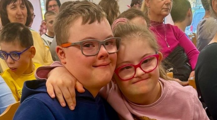 Kolorowe skarpetki, wielkie serca. Wyjątkowa akcja w SOSW – WIDEO